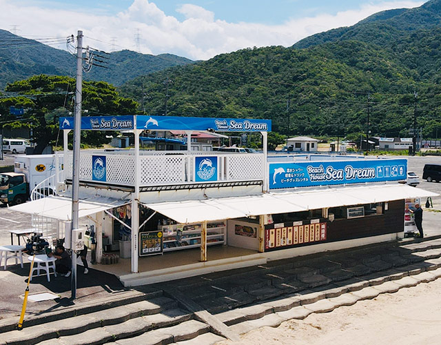 日本海側、きれいな若狭湾の海水浴場は福井県水晶浜海水浴場　海の家シードリーム（SEA DREAM） 写真